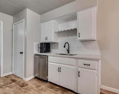 1725 E Lindsey Street - Photo Thumbnail 10