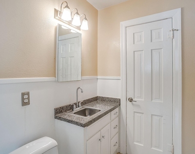 2604 Wayside Avenue - Photo Thumbnail 15