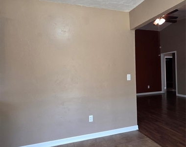 1012 Cooper Lane - Photo Thumbnail 21