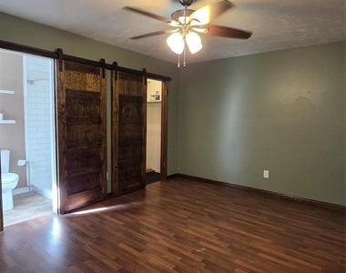 1012 Cooper Lane - Photo Thumbnail 6