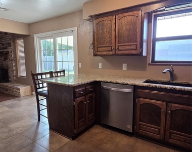 1012 Cooper Lane - Photo Thumbnail 16