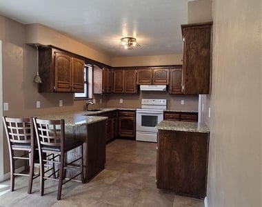 1012 Cooper Lane - Photo Thumbnail 15