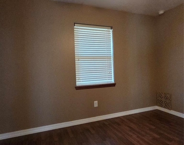 1012 Cooper Lane - Photo Thumbnail 12