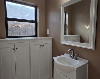 1012 Cooper Lane - Photo Thumbnail 8