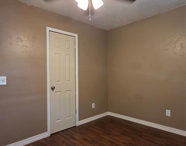 1012 Cooper Lane - Photo Thumbnail 11