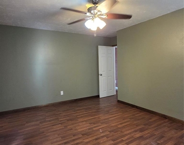 1012 Cooper Lane - Photo Thumbnail 7