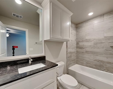 18801 Grove Parkway - Photo Thumbnail 13