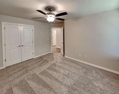 18801 Grove Parkway - Photo Thumbnail 15