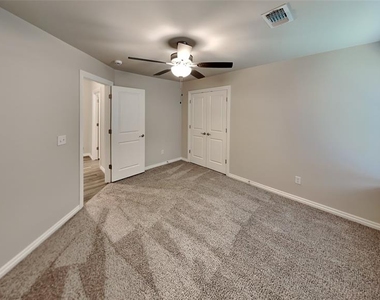 18801 Grove Parkway - Photo Thumbnail 14