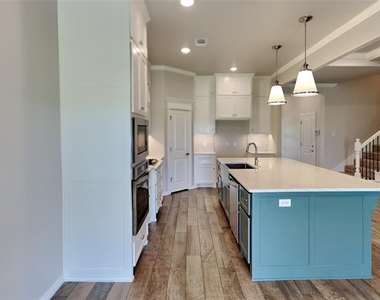 18801 Grove Parkway - Photo Thumbnail 4