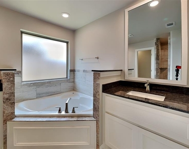 18801 Grove Parkway - Photo Thumbnail 9