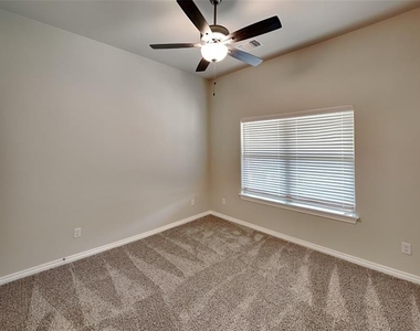 18801 Grove Parkway - Photo Thumbnail 12