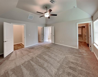 18801 Grove Parkway - Photo Thumbnail 7