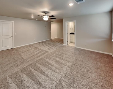 18801 Grove Parkway - Photo Thumbnail 17
