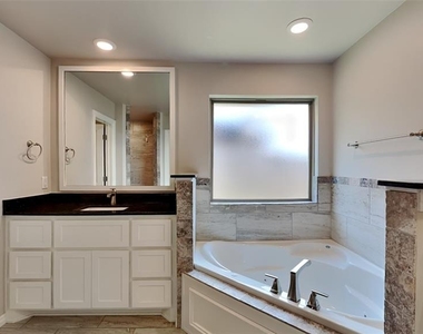 18801 Grove Parkway - Photo Thumbnail 8
