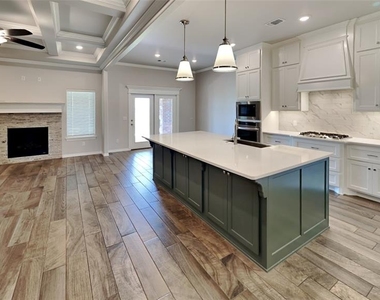 18801 Grove Parkway - Photo Thumbnail 3