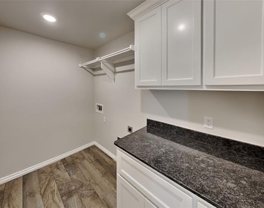 18801 Grove Parkway - Photo Thumbnail 16