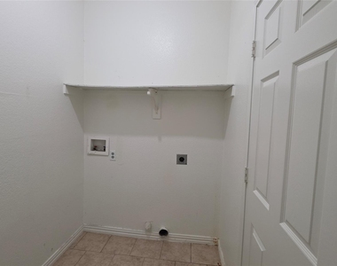 3408 Mosswood Drive - Photo Thumbnail 18