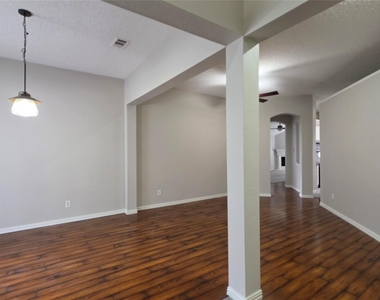 3408 Mosswood Drive - Photo Thumbnail 4