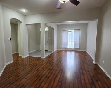3408 Mosswood Drive - Photo Thumbnail 2