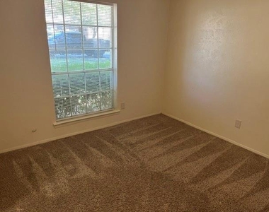 1236 Neptune Drive - Photo Thumbnail 9