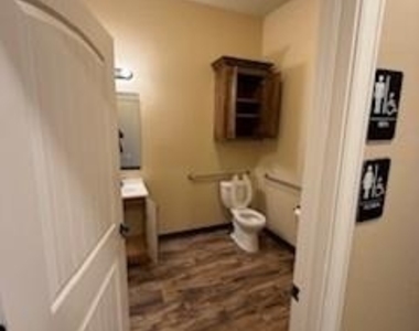 7015 W Hefner Road - Photo Thumbnail 10
