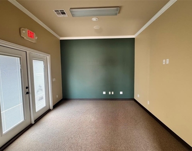 7015 W Hefner Road - Photo Thumbnail 7