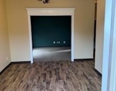 7015 W Hefner Road - Photo Thumbnail 1