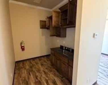 7015 W Hefner Road - Photo Thumbnail 5