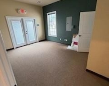 7015 W Hefner Road - Photo Thumbnail 2