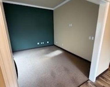 7015 W Hefner Road - Photo Thumbnail 9