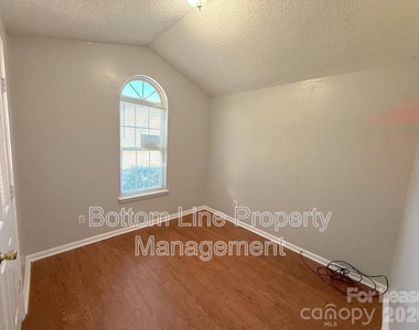 5441 Realtree Lane - Photo Thumbnail 12
