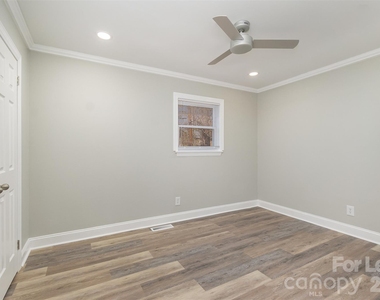 300 Holly Circle - Photo Thumbnail 11