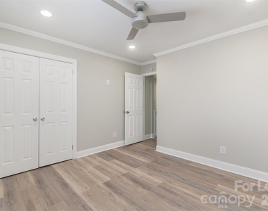 300 Holly Circle - Photo Thumbnail 8