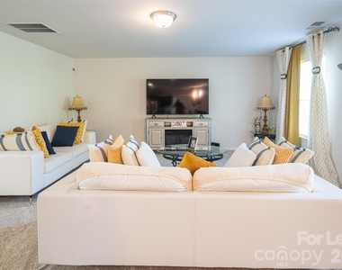 1116 Woodhill Drive - Photo Thumbnail 10