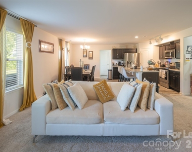 1116 Woodhill Drive - Photo Thumbnail 12