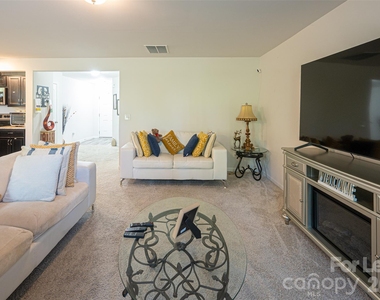 1116 Woodhill Drive - Photo Thumbnail 11