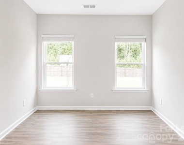 421 Buford Way - Photo Thumbnail 10