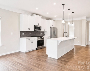 421 Buford Way - Photo Thumbnail 7