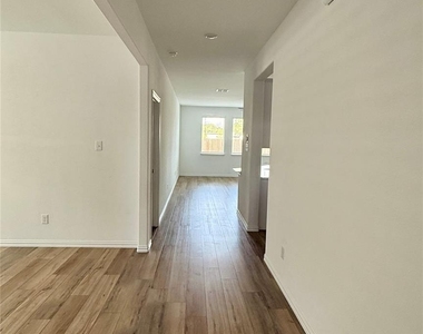 412 Ardsley Lane - Photo Thumbnail 9