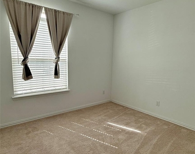 412 Ardsley Lane - Photo Thumbnail 11