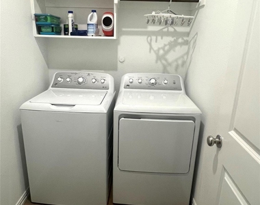 412 Ardsley Lane - Photo Thumbnail 5
