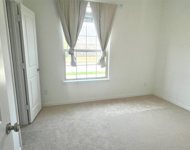 412 Ardsley Lane - Photo Thumbnail 1