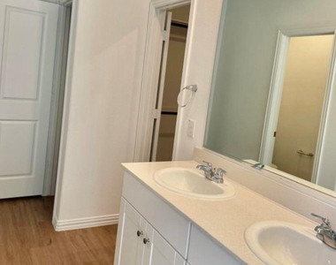 412 Ardsley Lane - Photo Thumbnail 3
