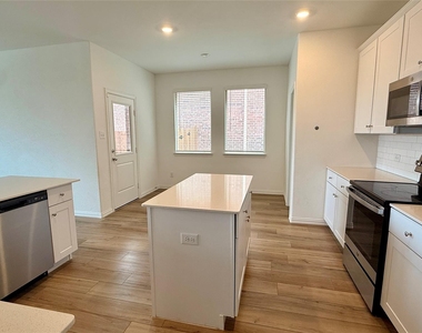 412 Ardsley Lane - Photo Thumbnail 7