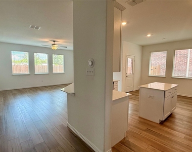 412 Ardsley Lane - Photo Thumbnail 8
