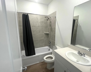 412 Ardsley Lane - Photo Thumbnail 2