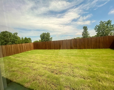 412 Ardsley Lane - Photo Thumbnail 6