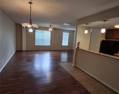 5203 Bexar Street - Photo Thumbnail 1