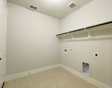 1829 Arbor Drive - Photo Thumbnail 20